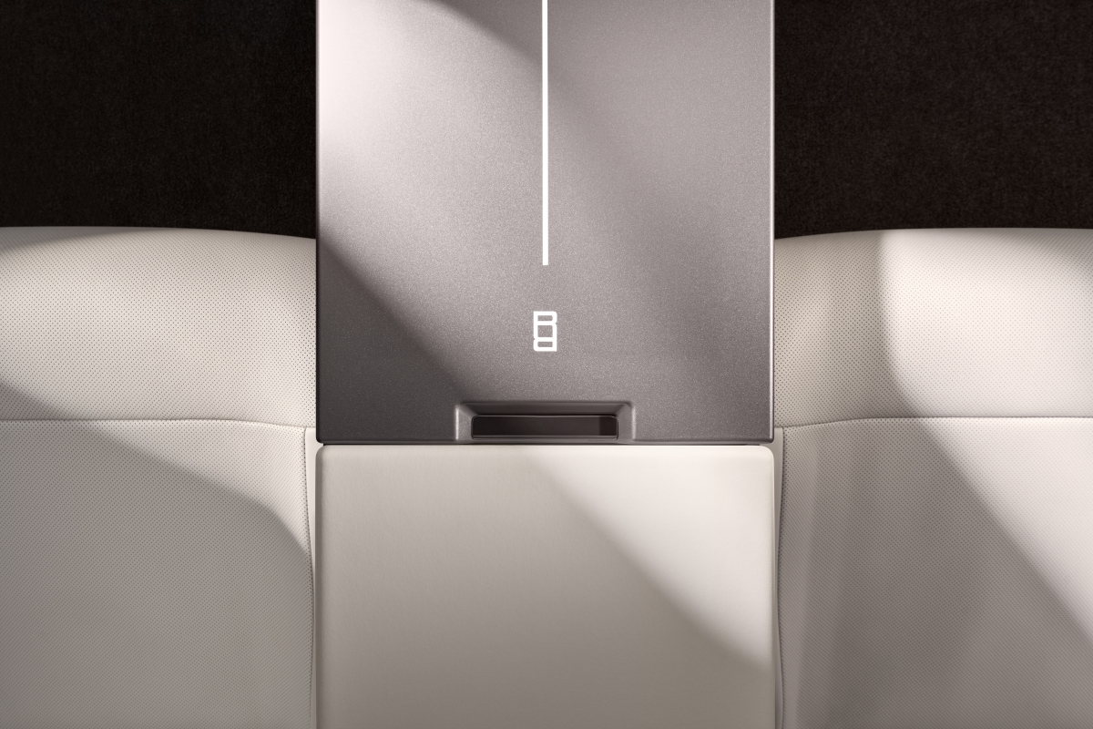 RR_GT_ROW-1_CONSOLE_220726.jpg