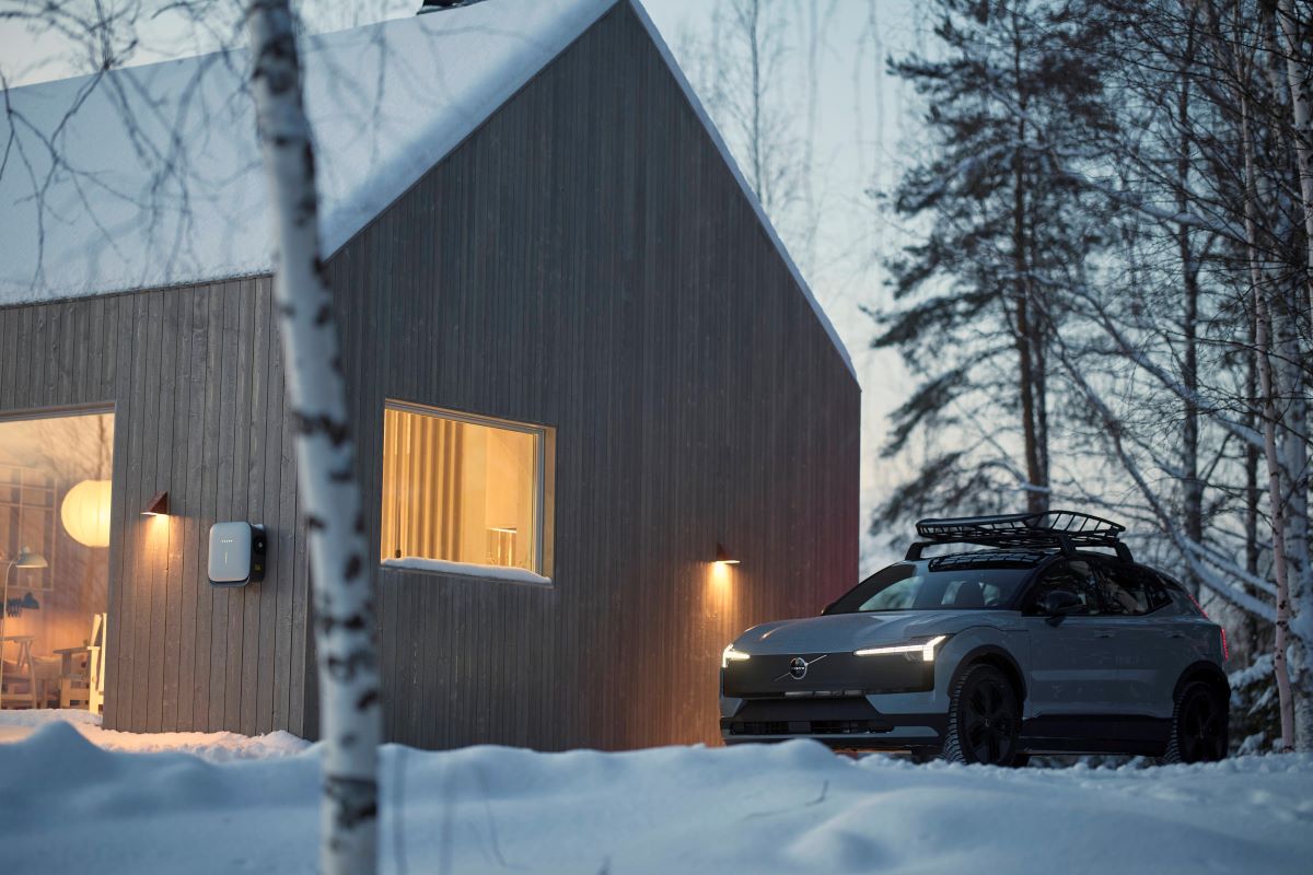339529_Volvo_EX30_Cross_Country_with_Swedish_winter_cabin.jpg