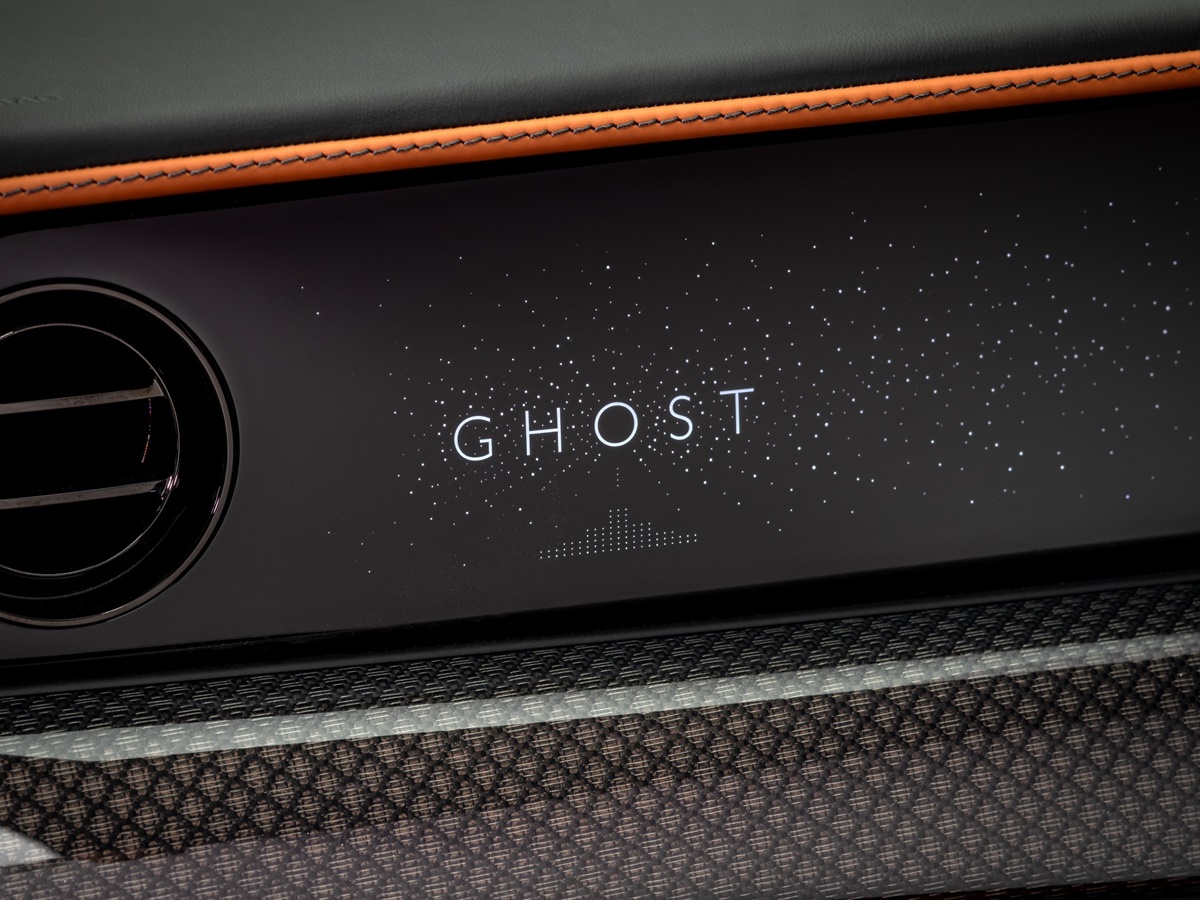 P90625386_lowRes_black-badge-ghost-ga.jpg