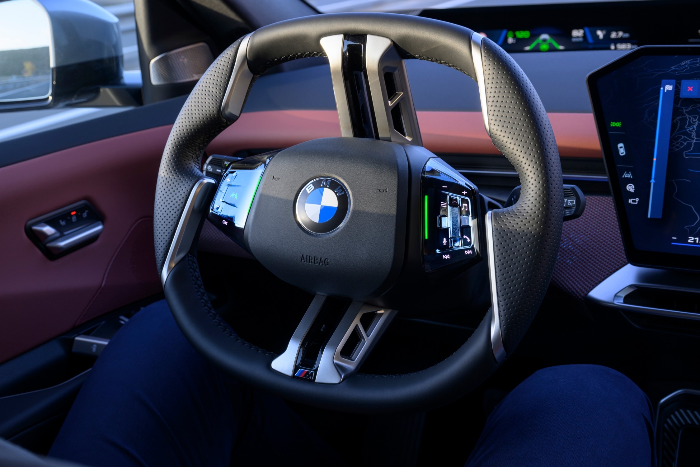 P90626836_lowRes_the-new-bmw-ix3-50-x.jpg