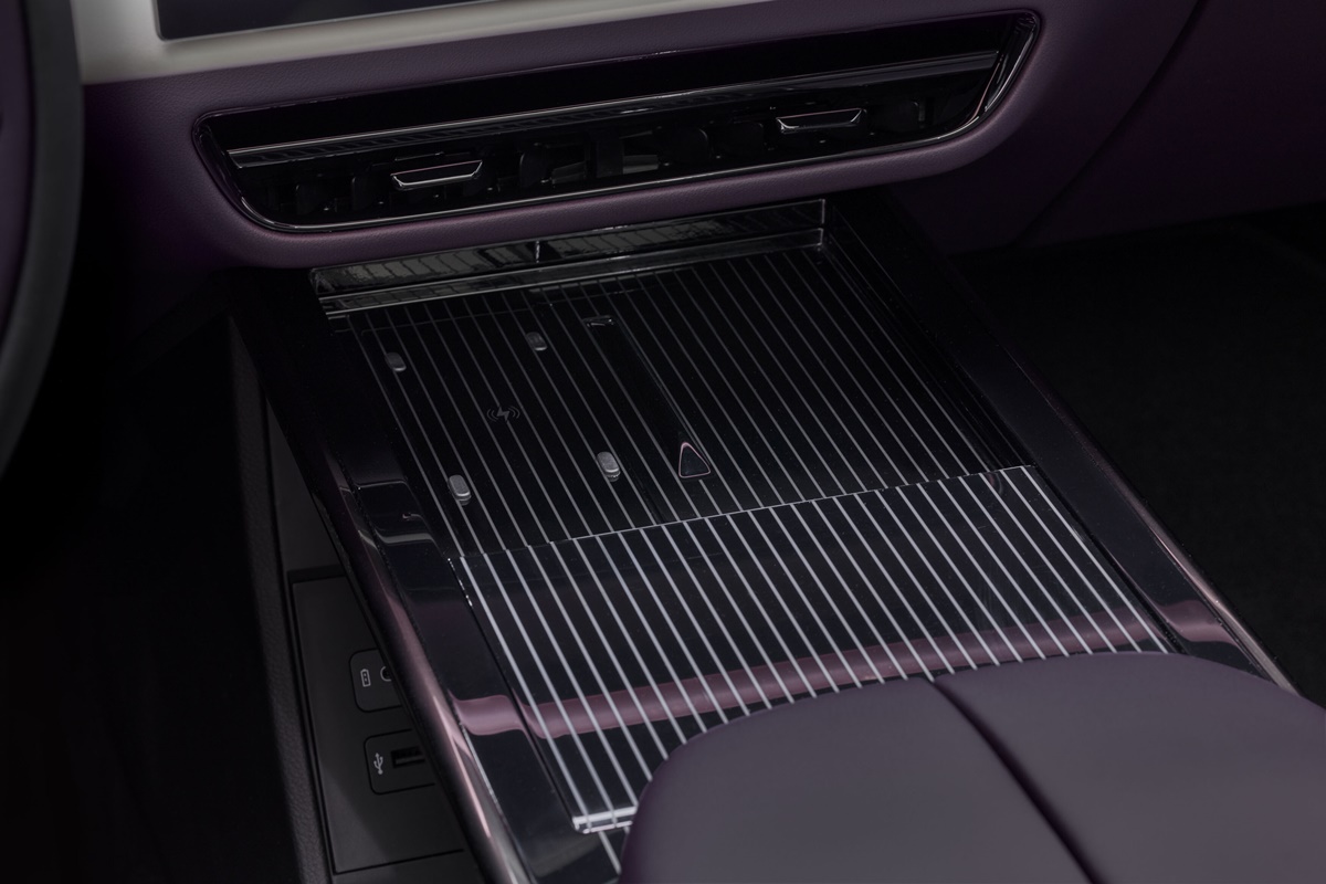 Mazda_CX_6e_Germany int (38).jpg