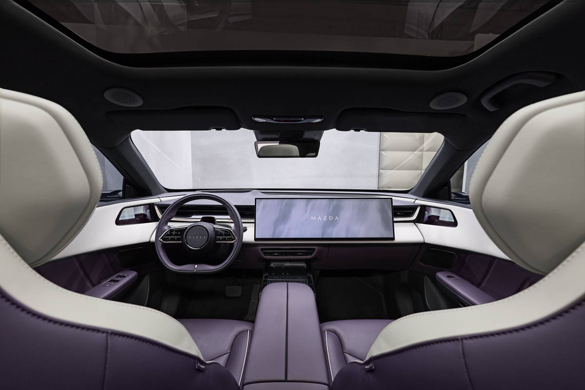 Mazda_CX_6e_Germany int (5).jpg