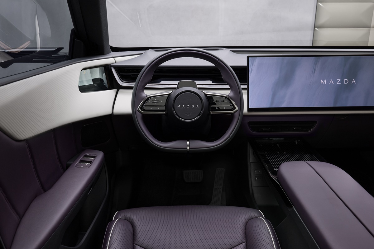 Mazda_CX_6e_Germany int (6).jpg