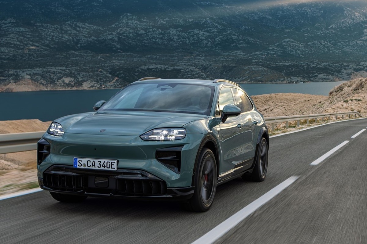 Porsche-Cayenne_Electric.jpg