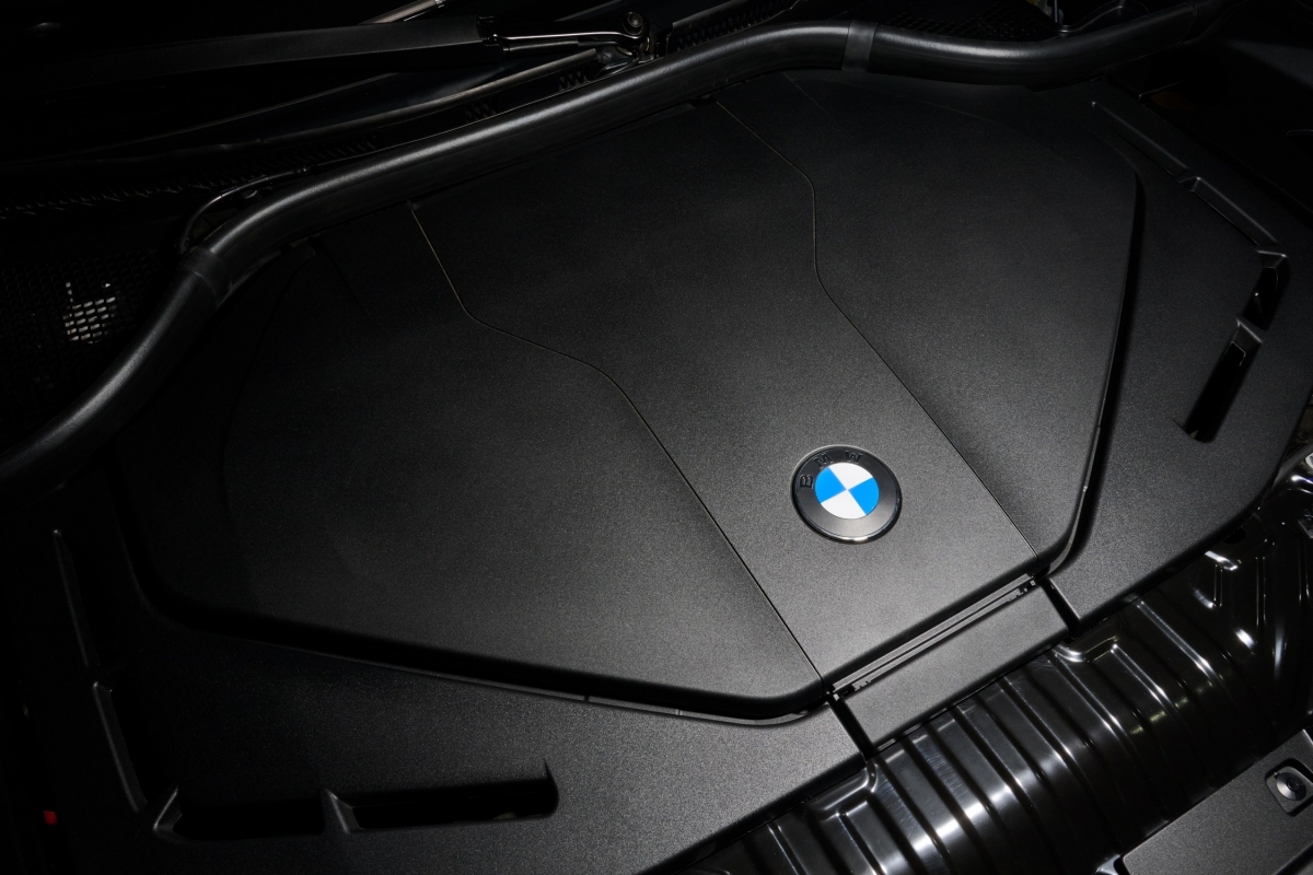 P90646077_lowRes_bmw-ix5-60-xdrive-06.jpg