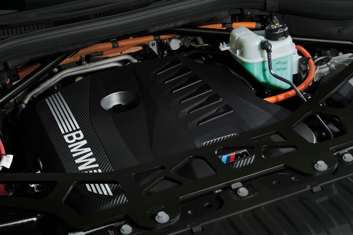 P90646124_lowRes_bmw-x5-m60e-xdrive-0.jpg