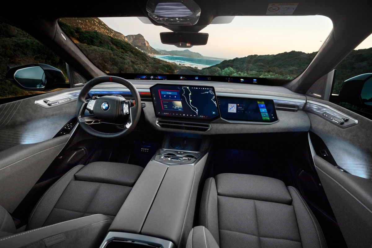 P90646126_lowRes_bmw-x5-m60e-xdrive-0.jpg