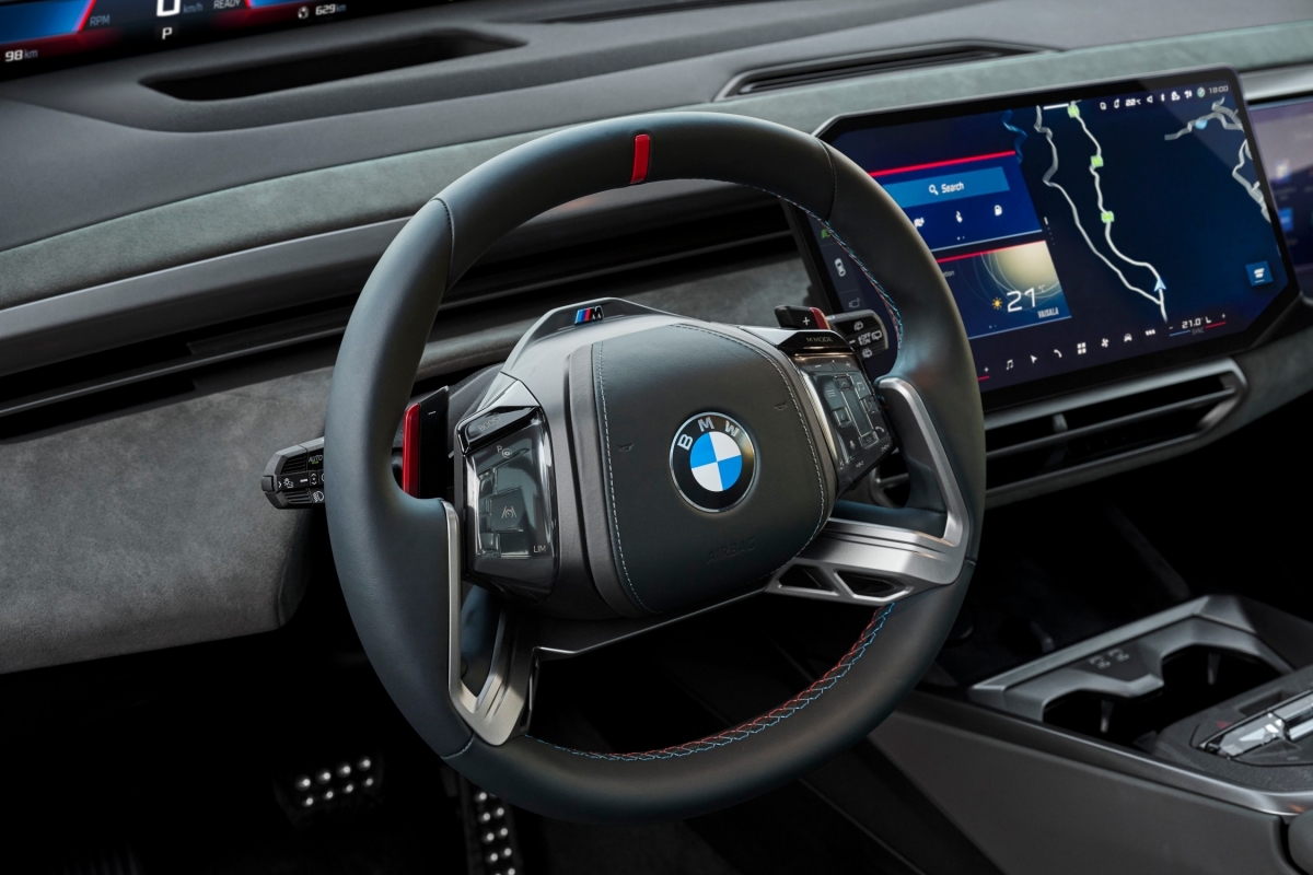 P90646129_lowRes_bmw-x5-m60e-xdrive-0.jpg