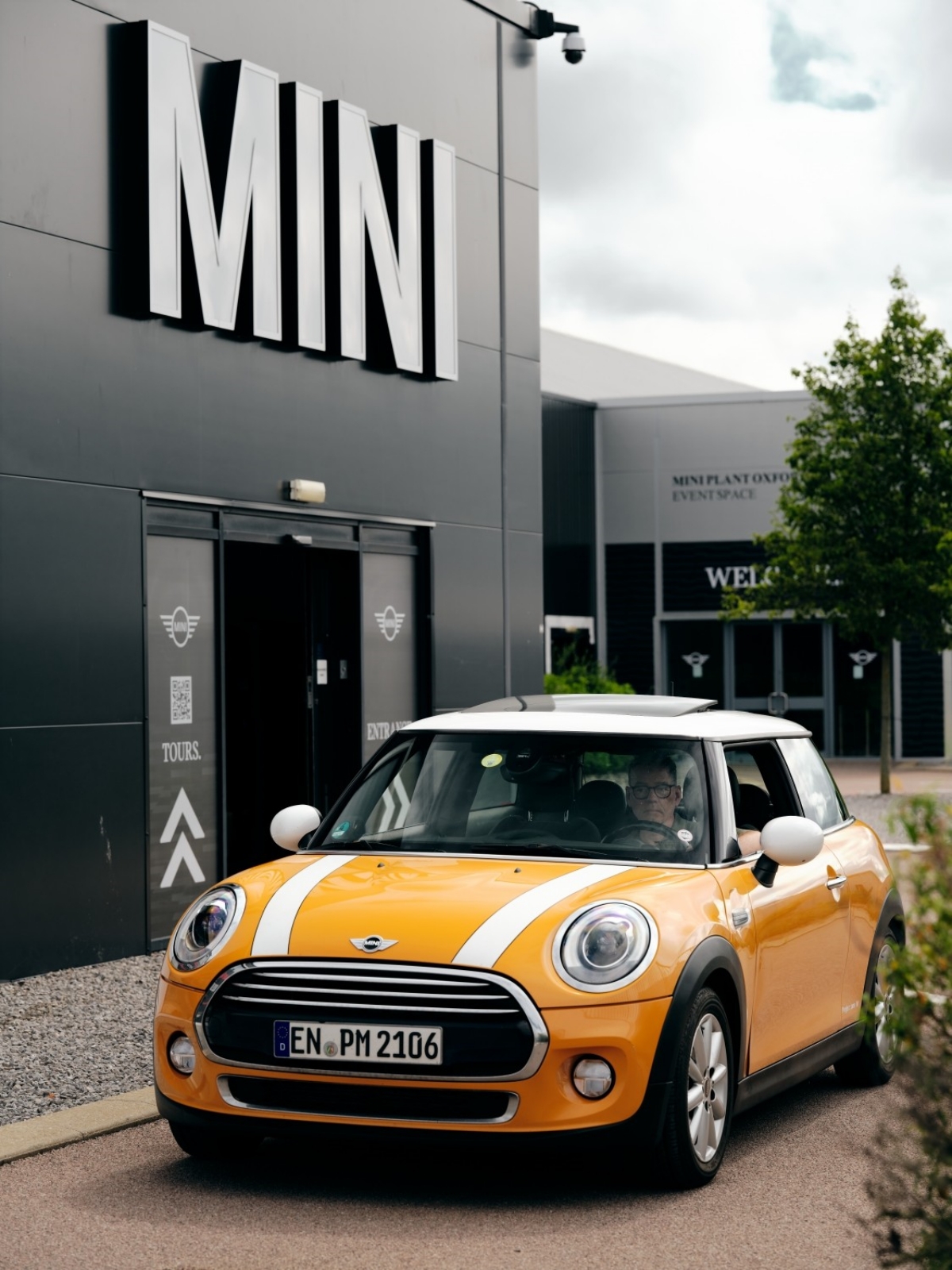 P90646649_lowRes_mini-cooper-d-1-000-.jpg