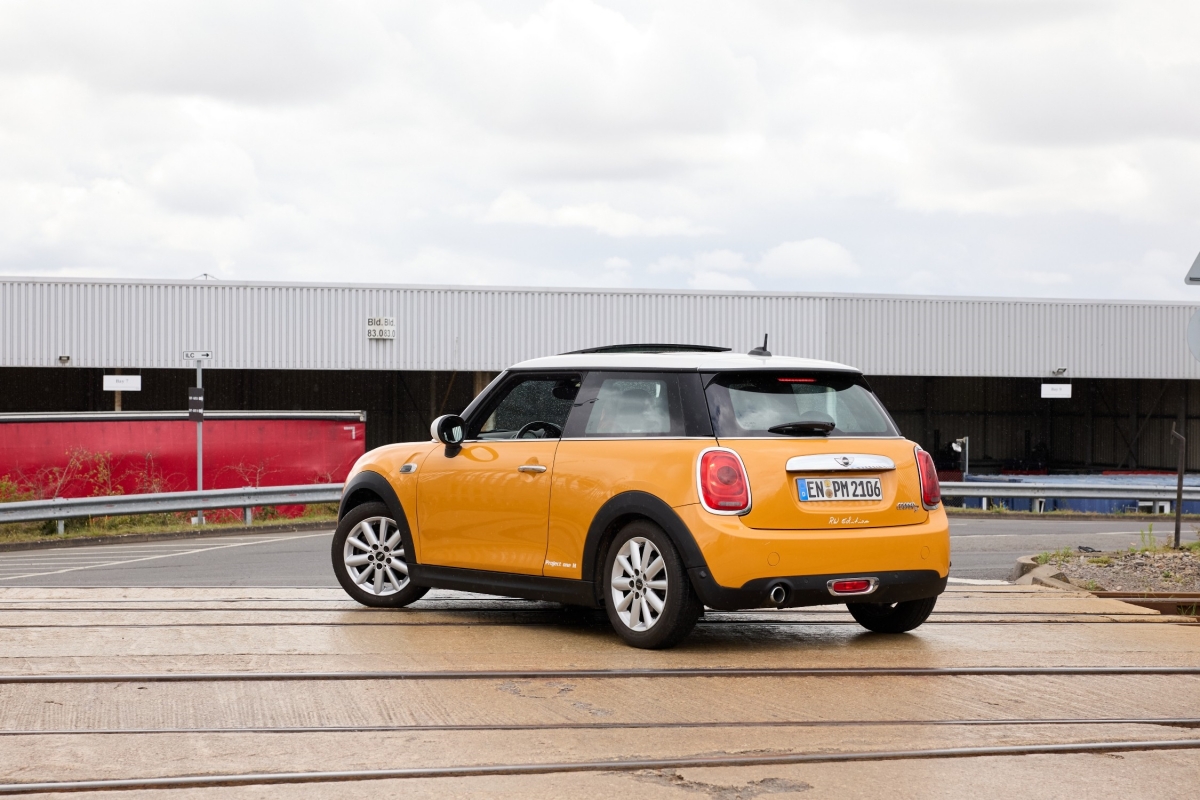 P90646660_lowRes_mini-cooper-d-1-000-.jpg