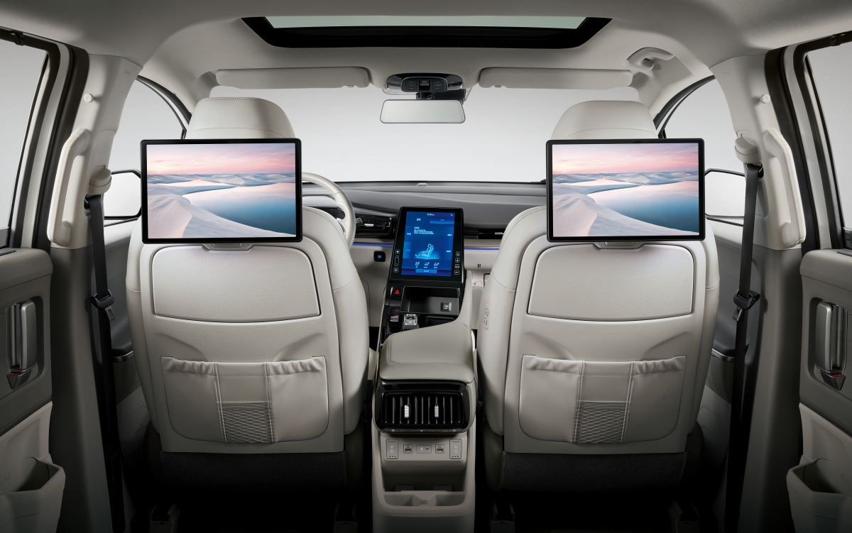 HYUNDAI CUSTIN Royal雙螢幕_05.jpg
