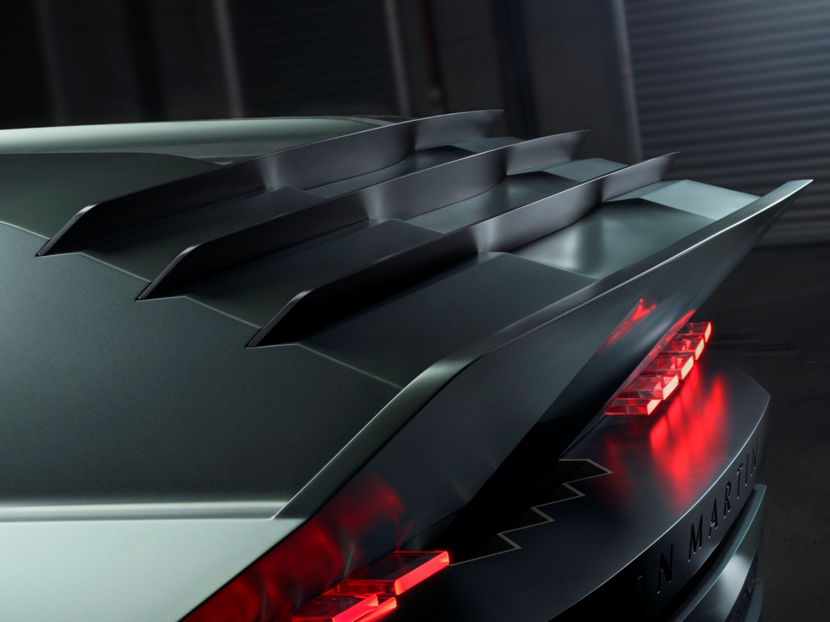 AstonMartin Dreadnought_09.jpg