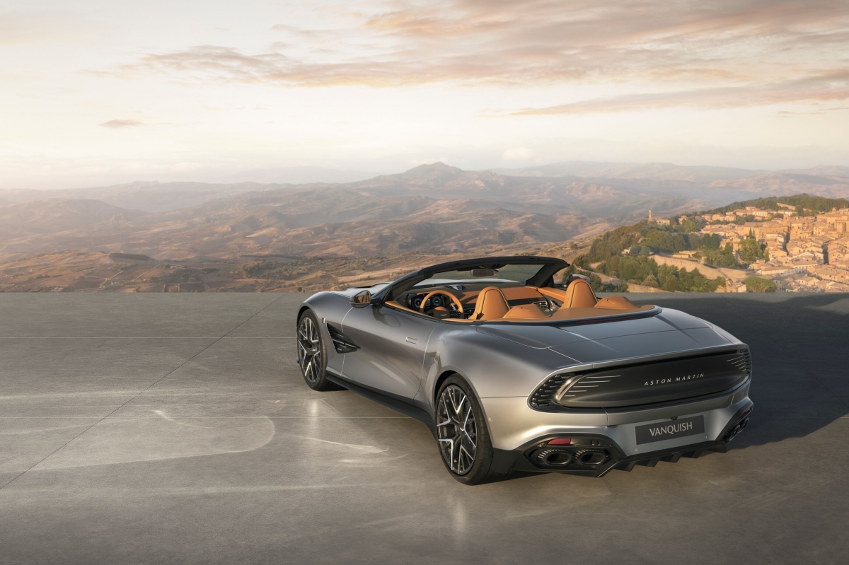 Aston Martin Vanquish 25_04.jpg