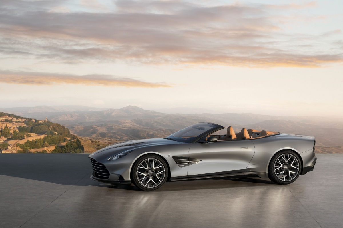 Aston Martin Vanquish 25_05.jpg