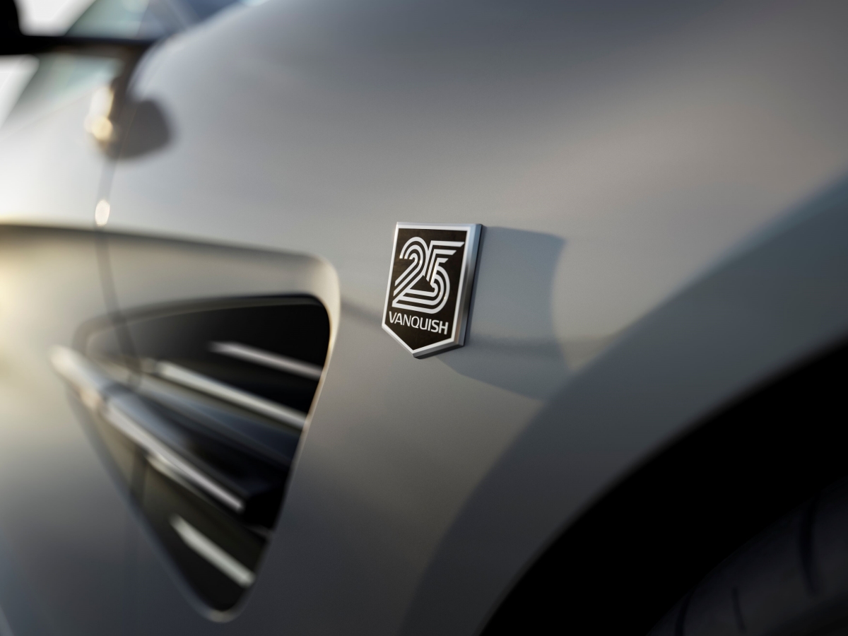 Aston Martin Vanquish 25_06.jpg