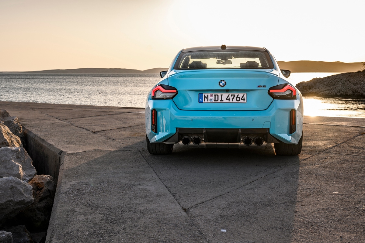 P90642541_lowRes_the-new-bmw-m2-with-.jpg