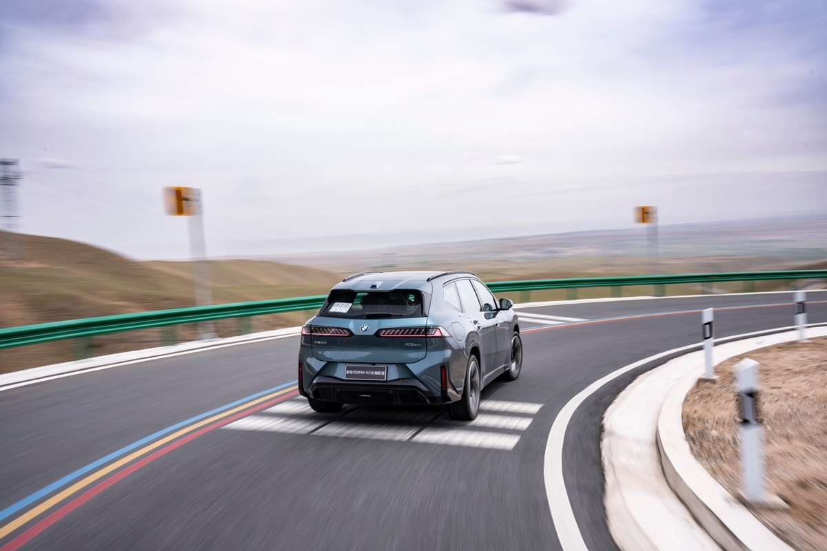 P90644012_lowRes_bmw-ix3l-prototype-0.jpg