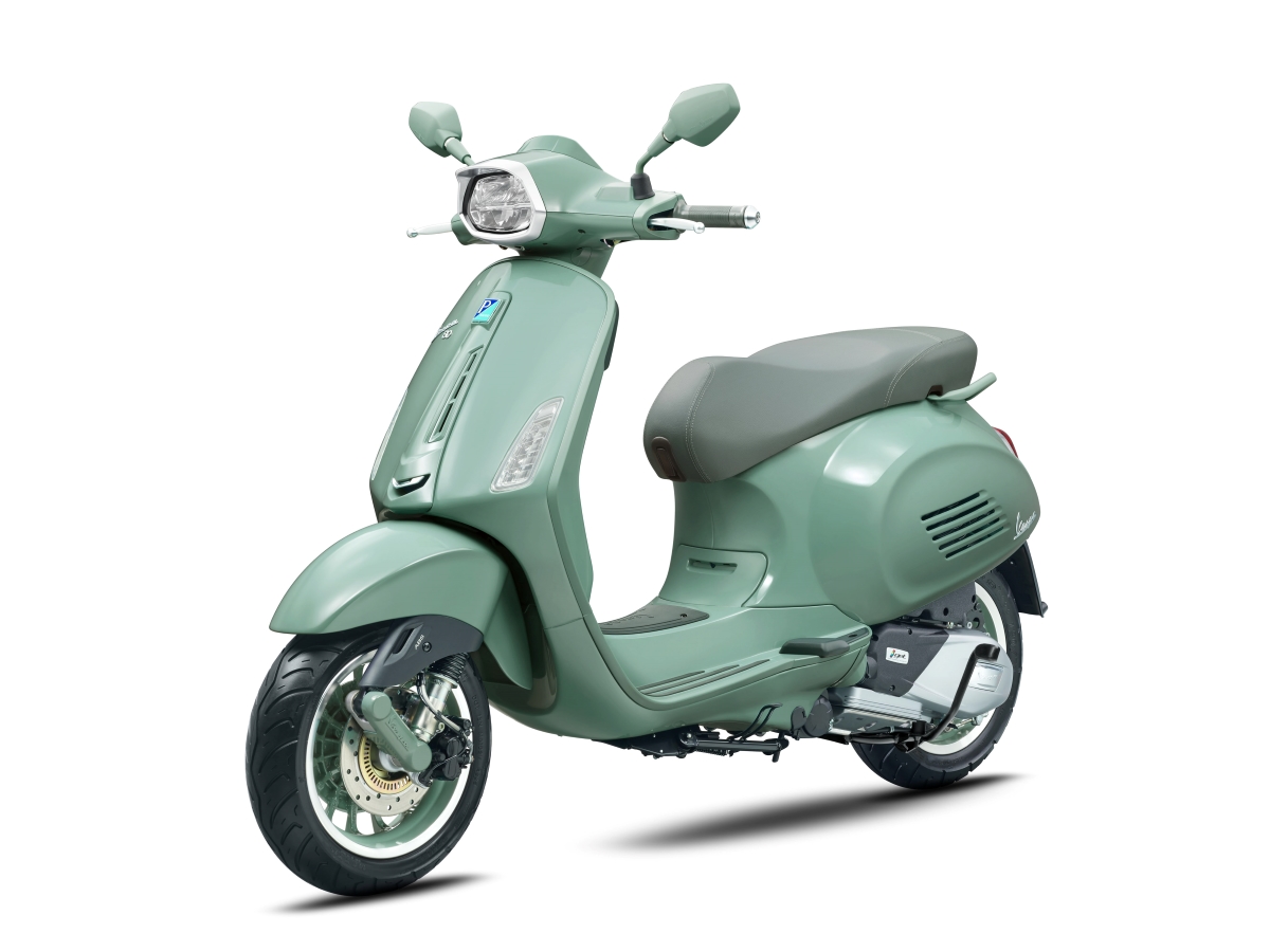 Vespa Sprint 80th 180.jpg