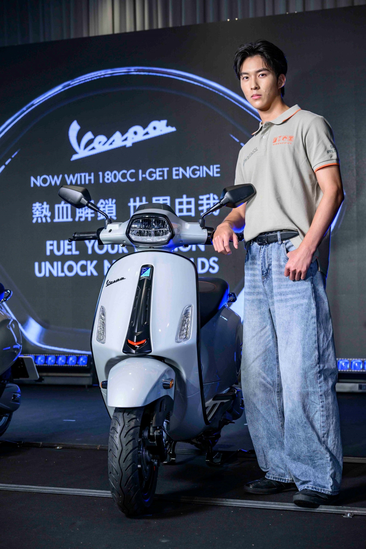 Vespa Sprint S 180-2.jpg