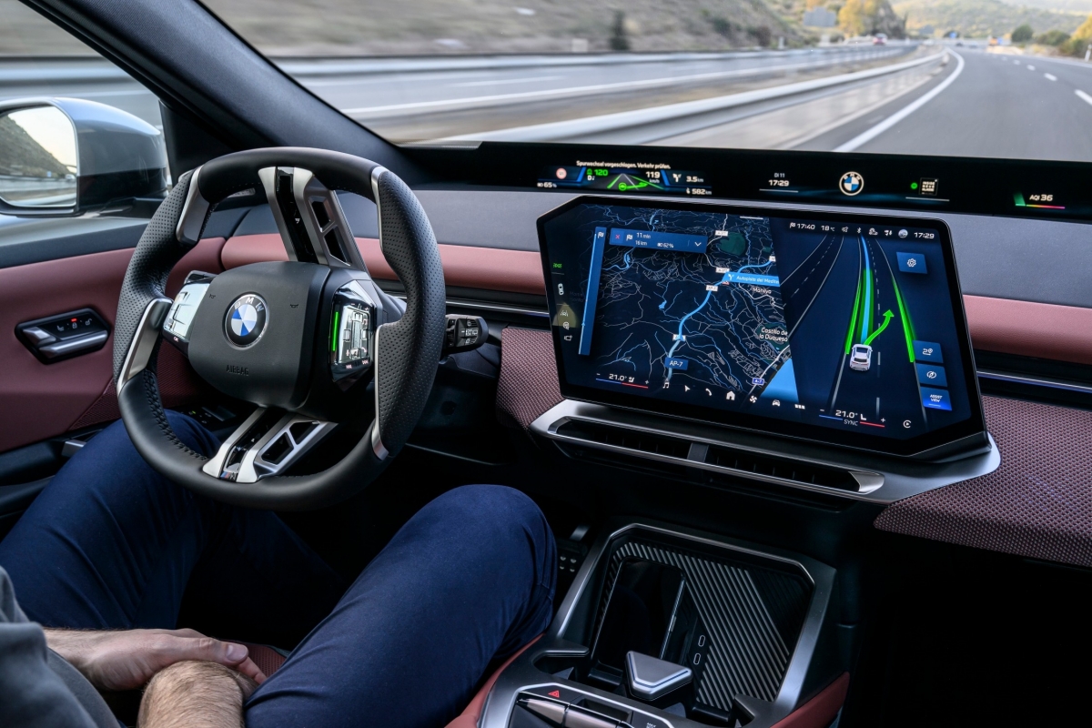 P90626835_lowRes_the-new-bmw-ix3-50-x.jpg