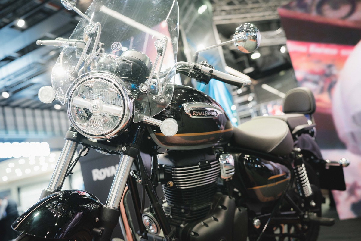 Meteor 350_Supernova Black-1.jpg