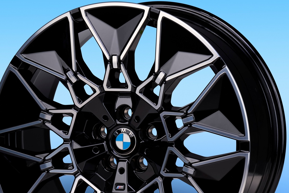 P90632661_lowRes_bmw-i3-rim.jpg