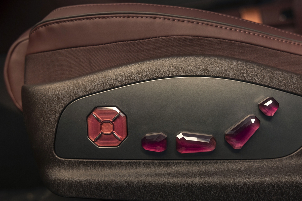 DENZA Chopard Z9GT Details 4.jpg