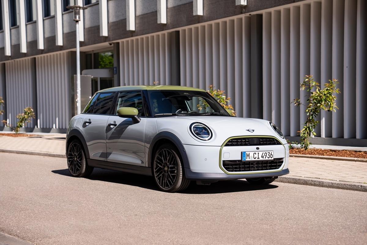 P90642101_lowRes_mini-cooper-s-5-door.jpg