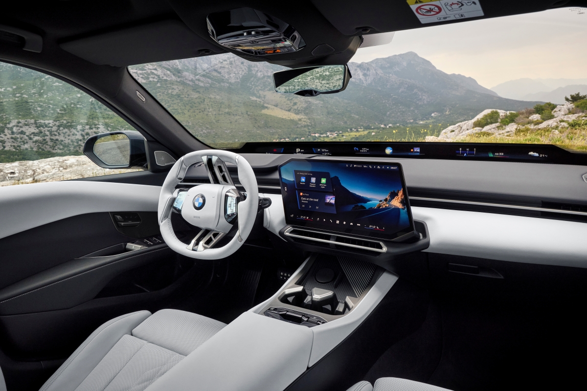 P90657778_highRes_der-neue-bmw-320-int.jpg
