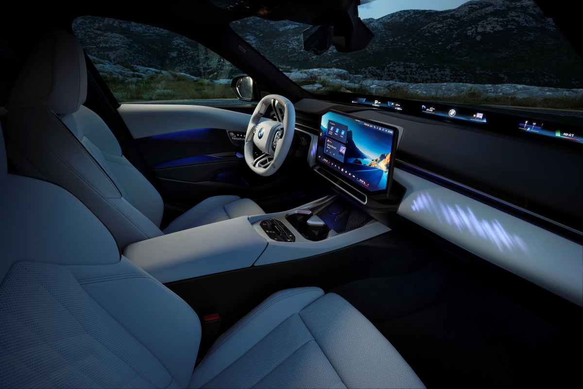 P90657780_highRes_der-neue-bmw-320-int.jpg