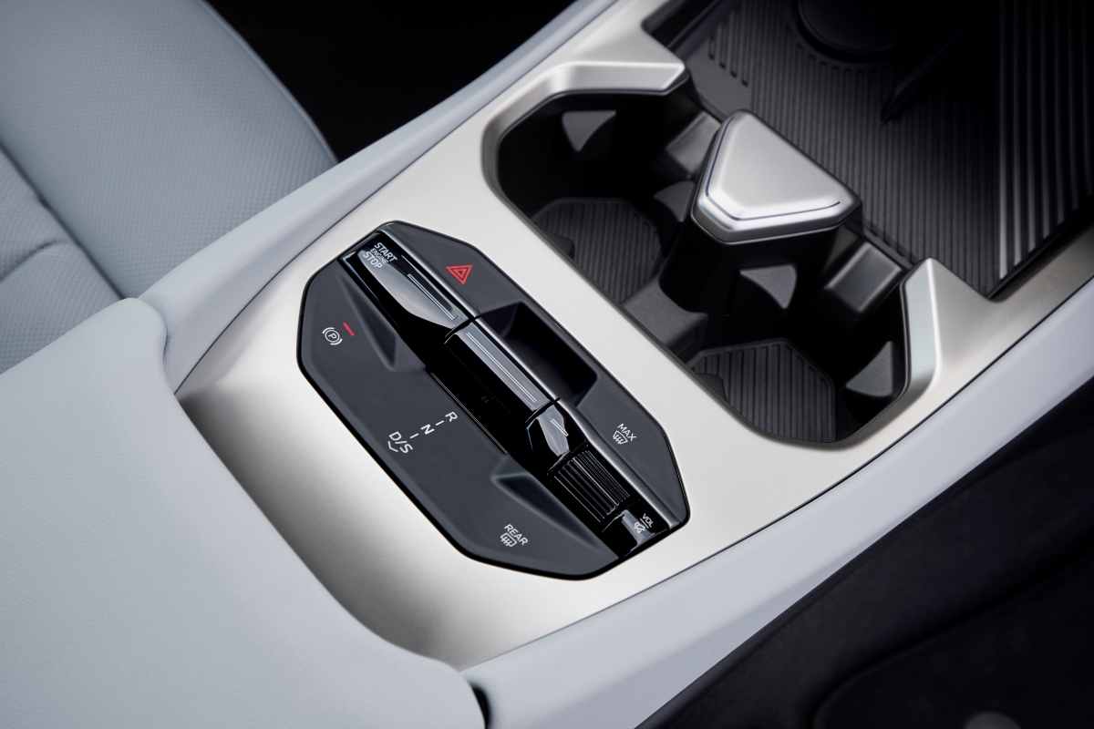 P90657782_highRes_der-neue-bmw-320-int.jpg