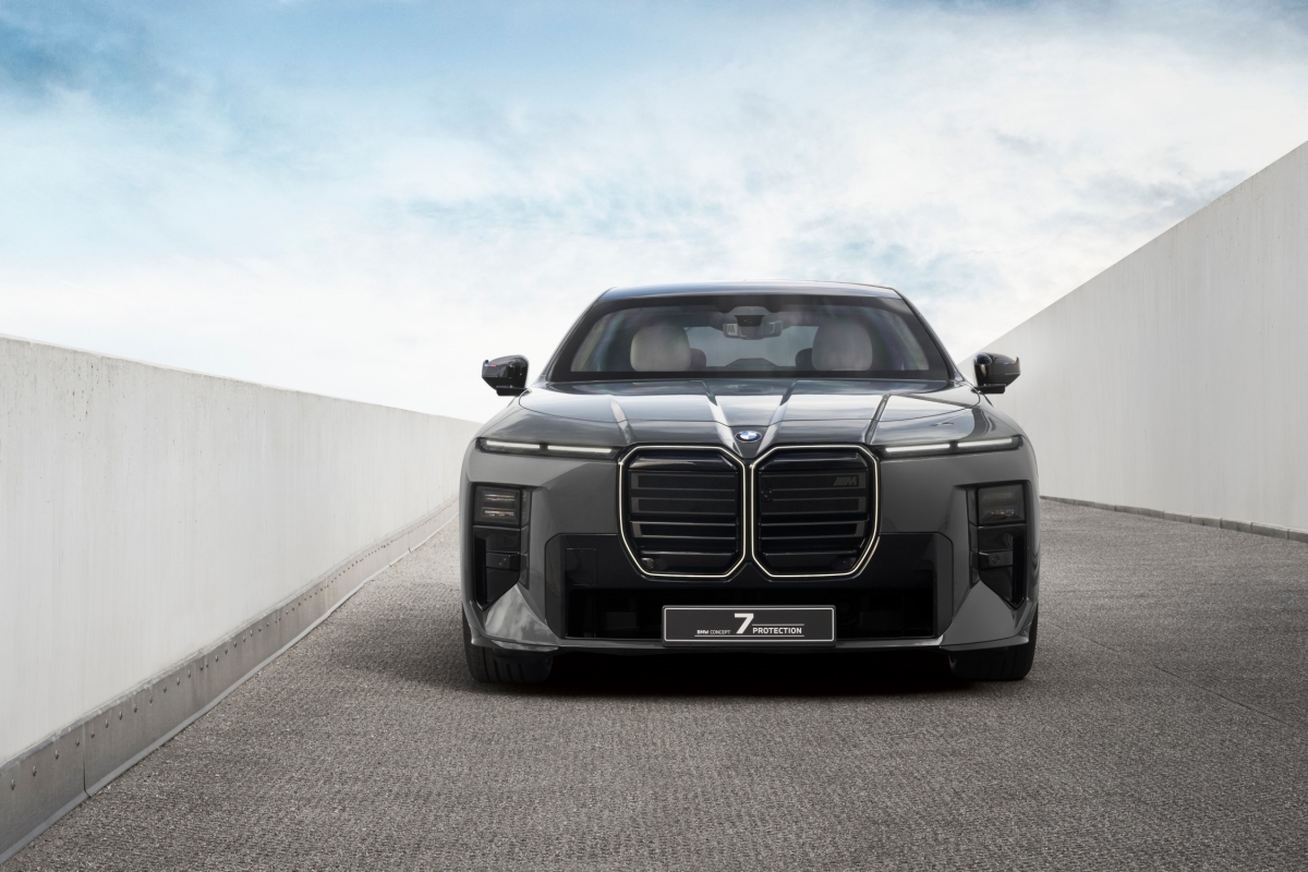 P90659247_lowRes_bmw-concept-7-protec.jpg