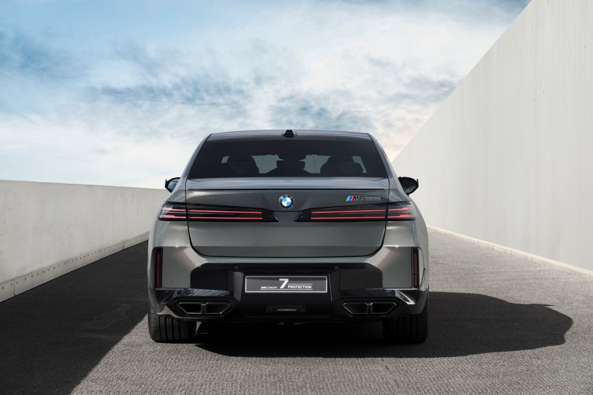 P90659250_lowRes_bmw-concept-7-protec.jpg