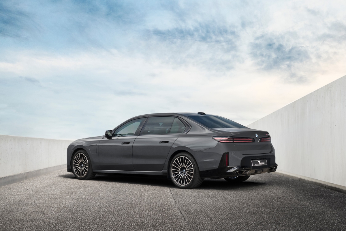 P90659254_lowRes_bmw-concept-7-protec.jpg