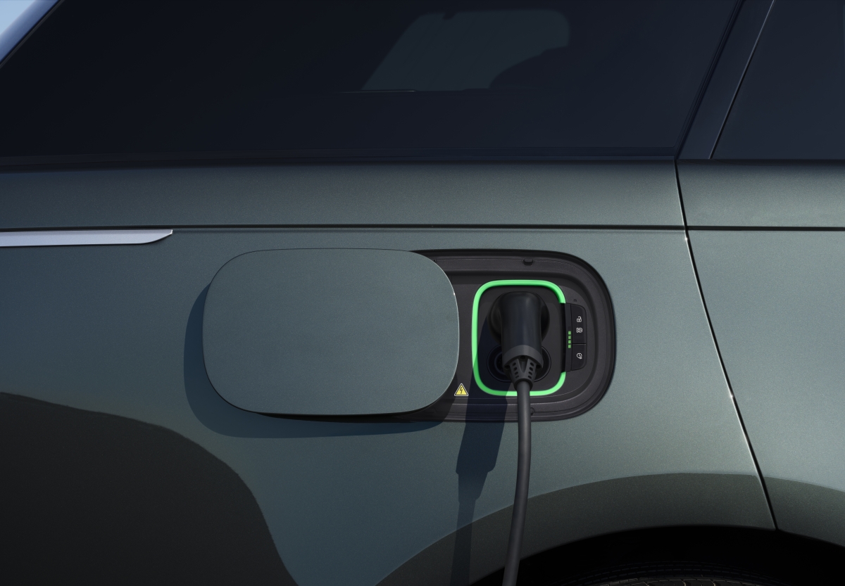 RANGE ROVER ELECTRIC CHARGING 02_09_26.jpg