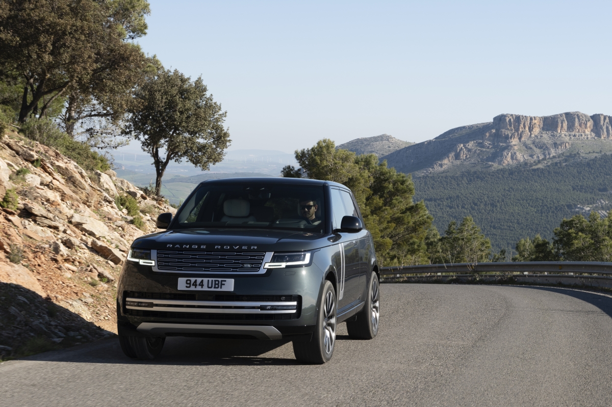 RANGE ROVER ELECTRIC DYNAMIC 02 020926.jpg