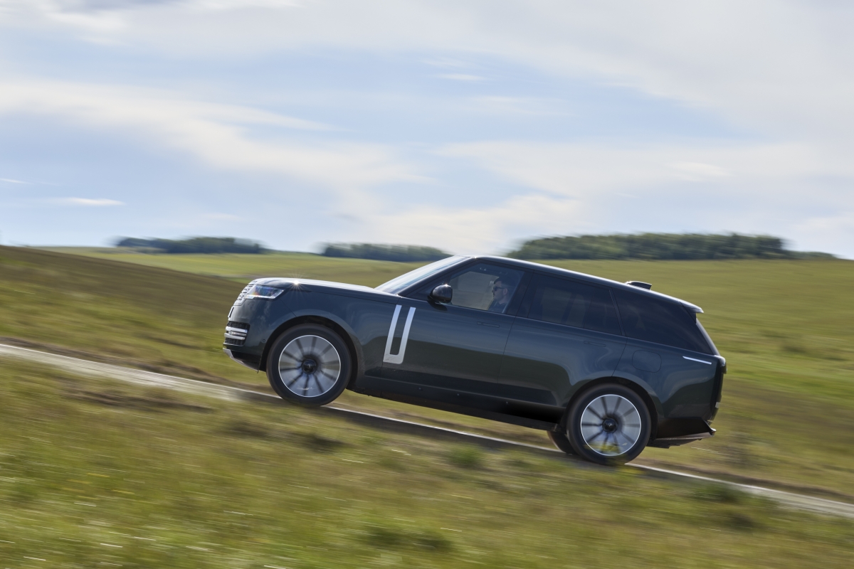 RANGE ROVER ELECTRIC DYNAMIC STILL 020926.jpg