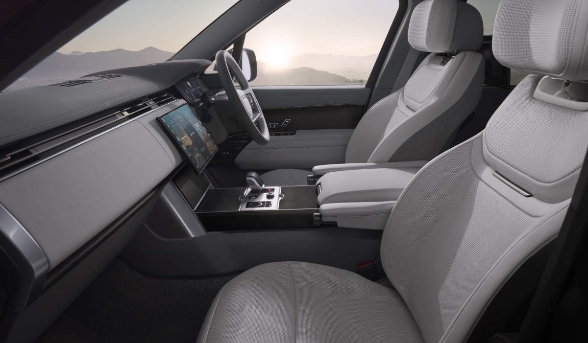 RANGE ROVER ELECTRIC INTERIOR 03 02_09_26_1.jpg