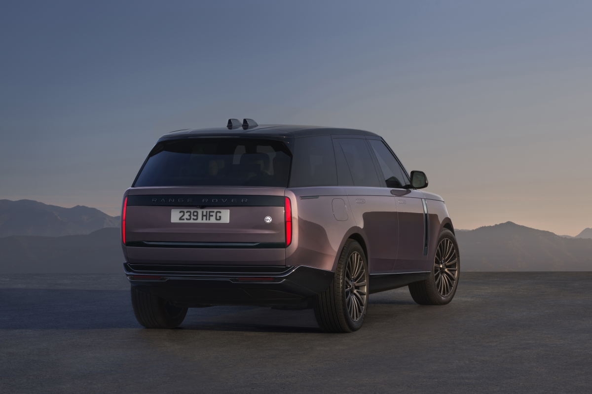 RANGE ROVER ELECTRIC REAR 3-4 02_09_26_0.jpg