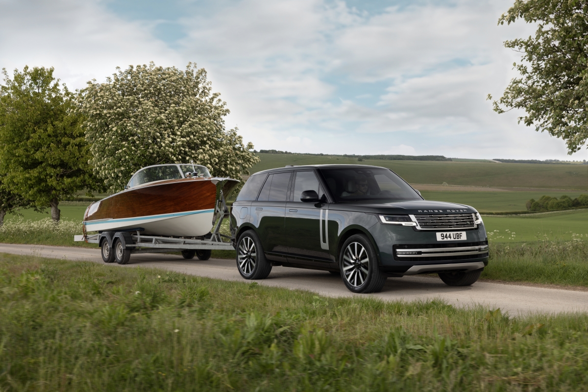RANGE ROVER ELECTRIC TOWING 02 020926.jpg