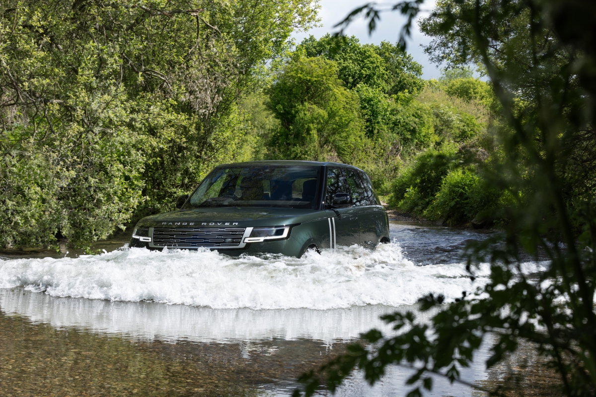 RANGE ROVER ELECTRIC WADING 020926.jpg