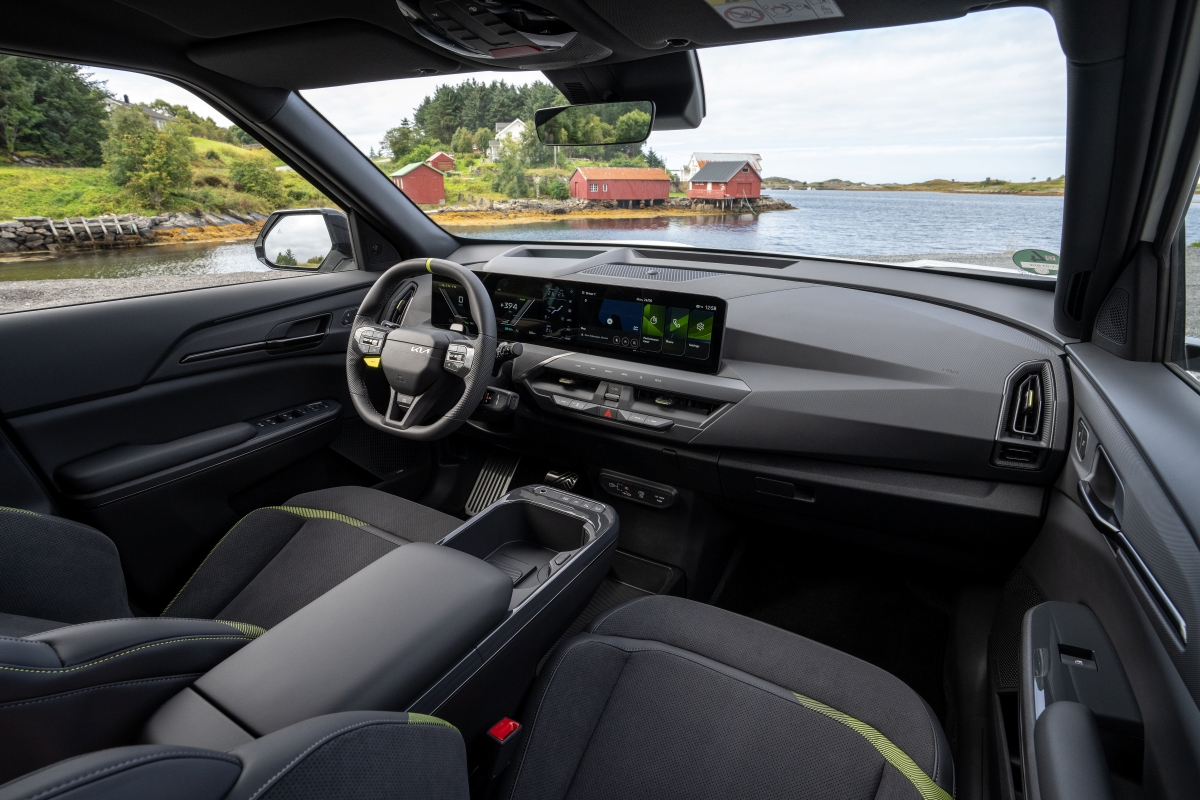 Original-32105-kia-ev5-gt-snow-white-pearl-interior-print-3600x2400-004.jpg