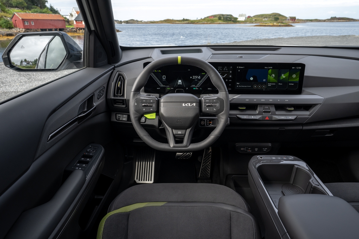 Original-32160-kia-ev5-gt-snow-white-pearl-interior-print-3600x2400-002.jpg
