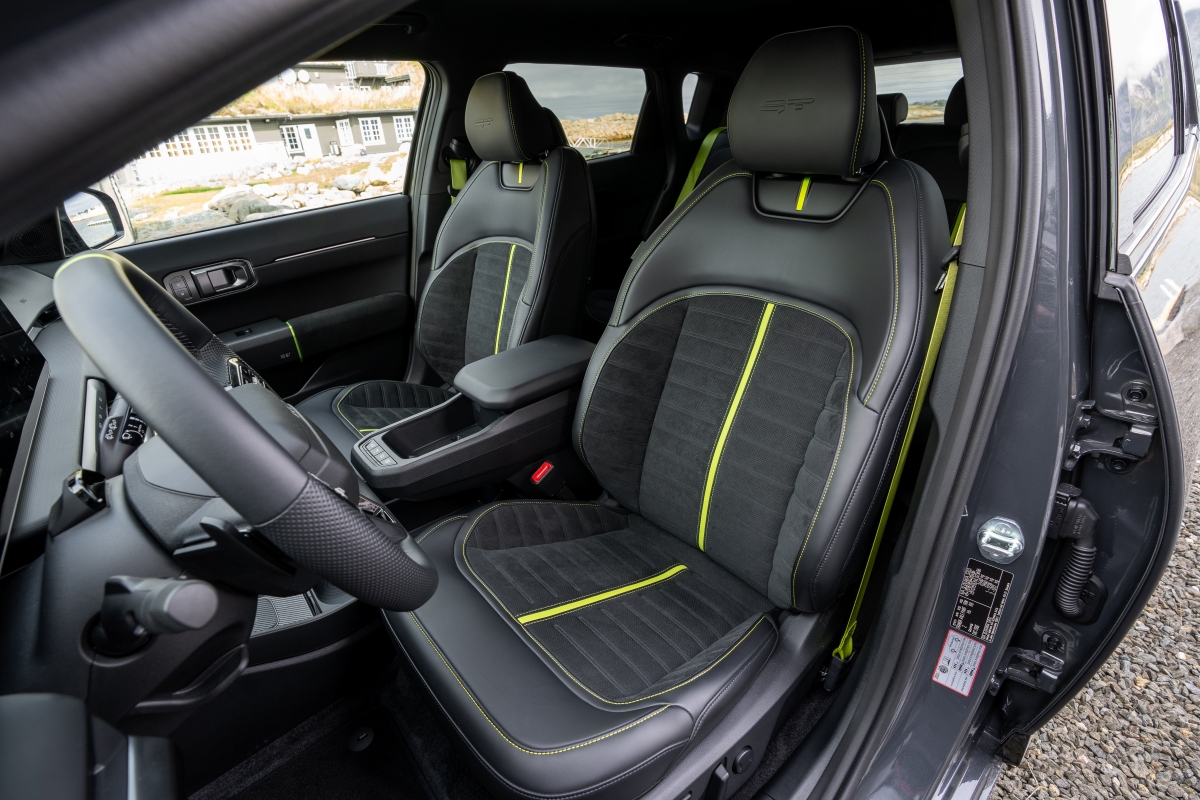 Original-32215-kia-ev4-gt-penta-metal-interior-print-3600x2400-044.jpg