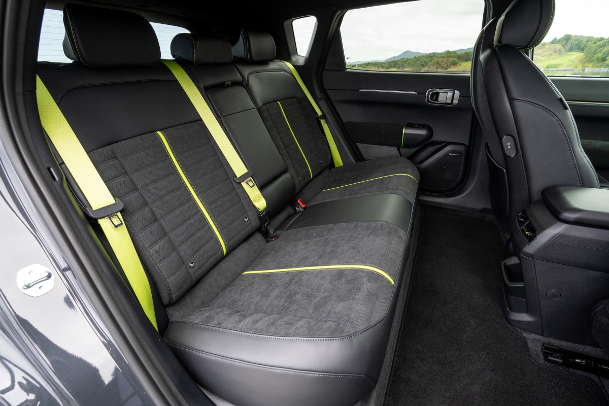 Original-32228-kia-ev4-gt-penta-metal-interior-print-3600x2400-031.jpg