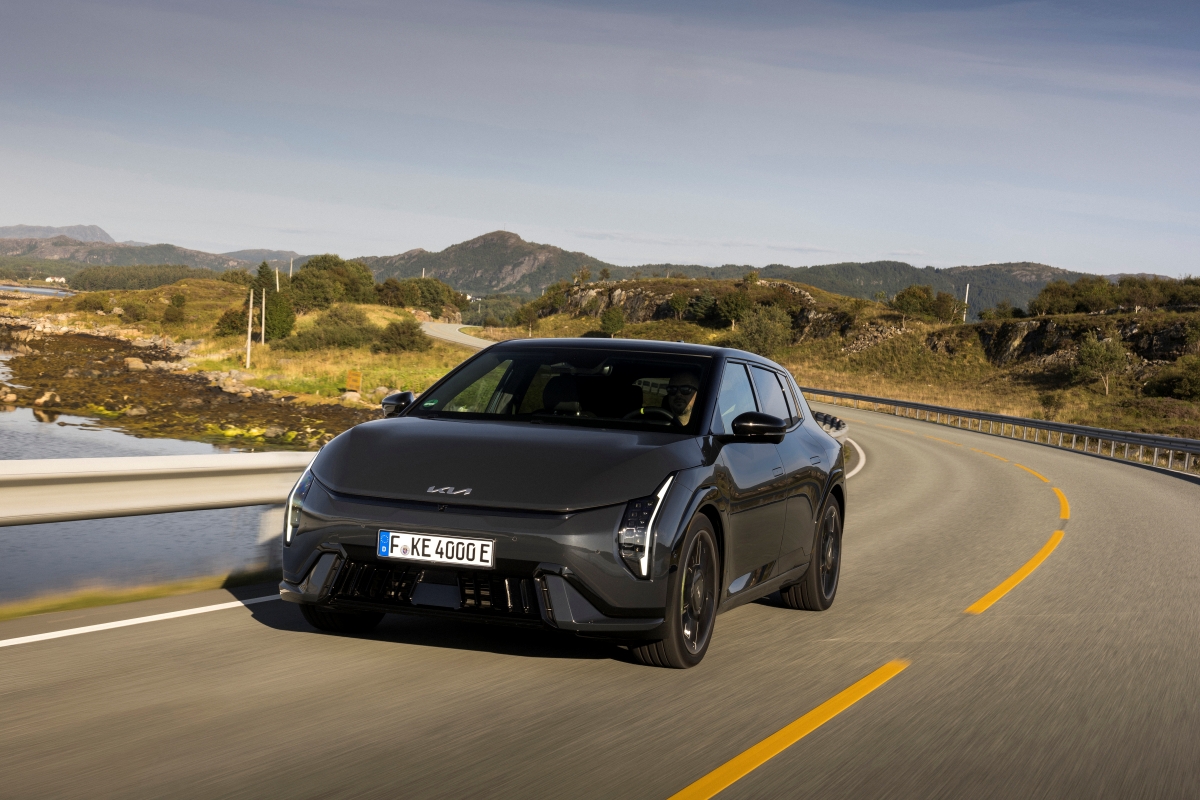 Original-32285-kia-ev4-gt-penta-metal-dynamic-print-3600x2400-018.jpg