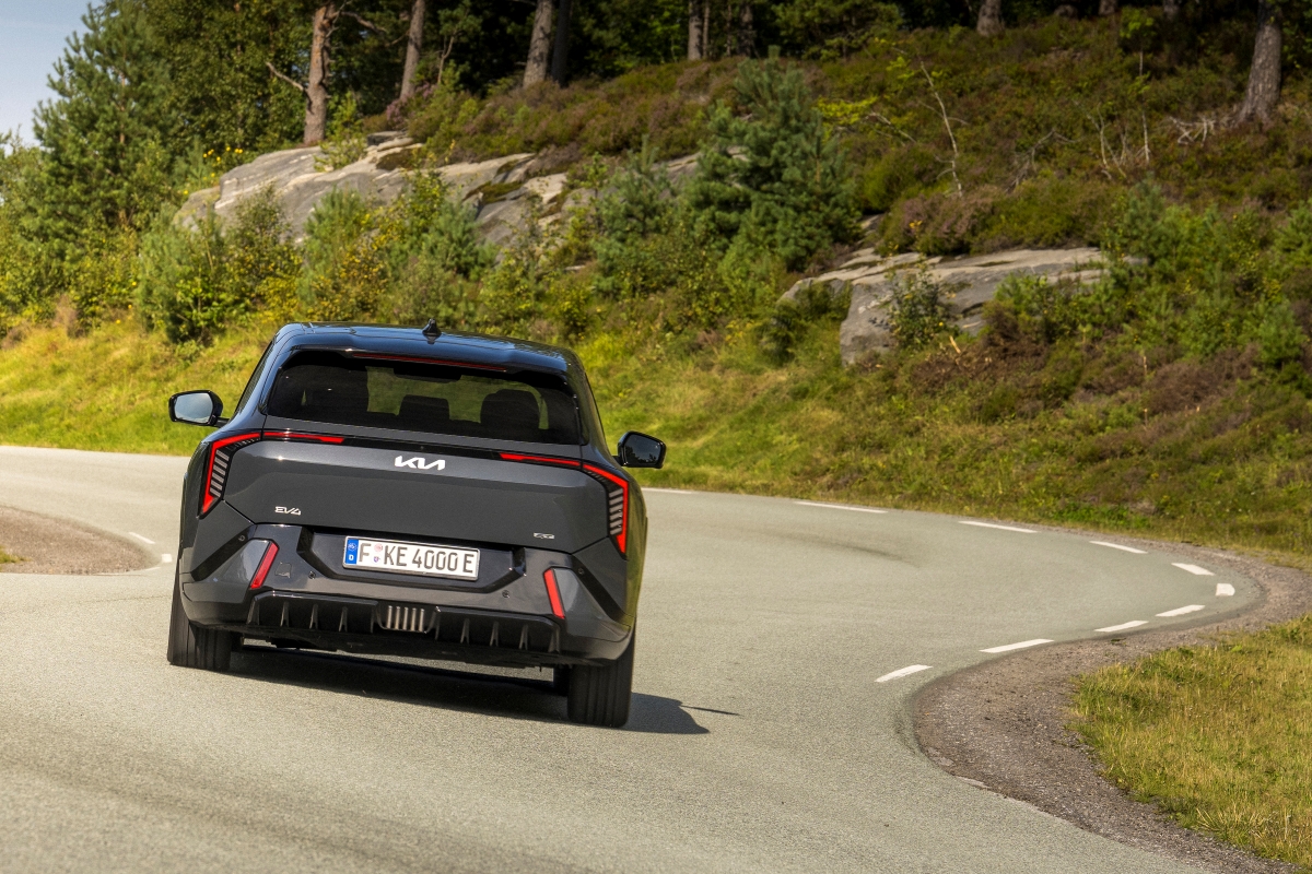 Original-32291-kia-ev4-gt-penta-metal-dynamic-print-3600x2400-012.jpg