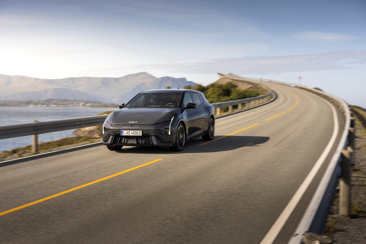 Original-32297-kia-ev4-gt-penta-metal-dynamic-print-3600x2400-006.jpg