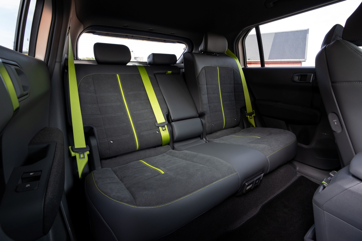 Original-32324-kia-ev3-gt-ivory-silver-matte-interior-print-3600x2400-027.jpg