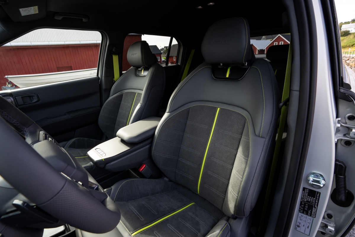 Original-32331-kia-ev3-gt-ivory-silver-matte-interior-print-3600x2400-020.jpg